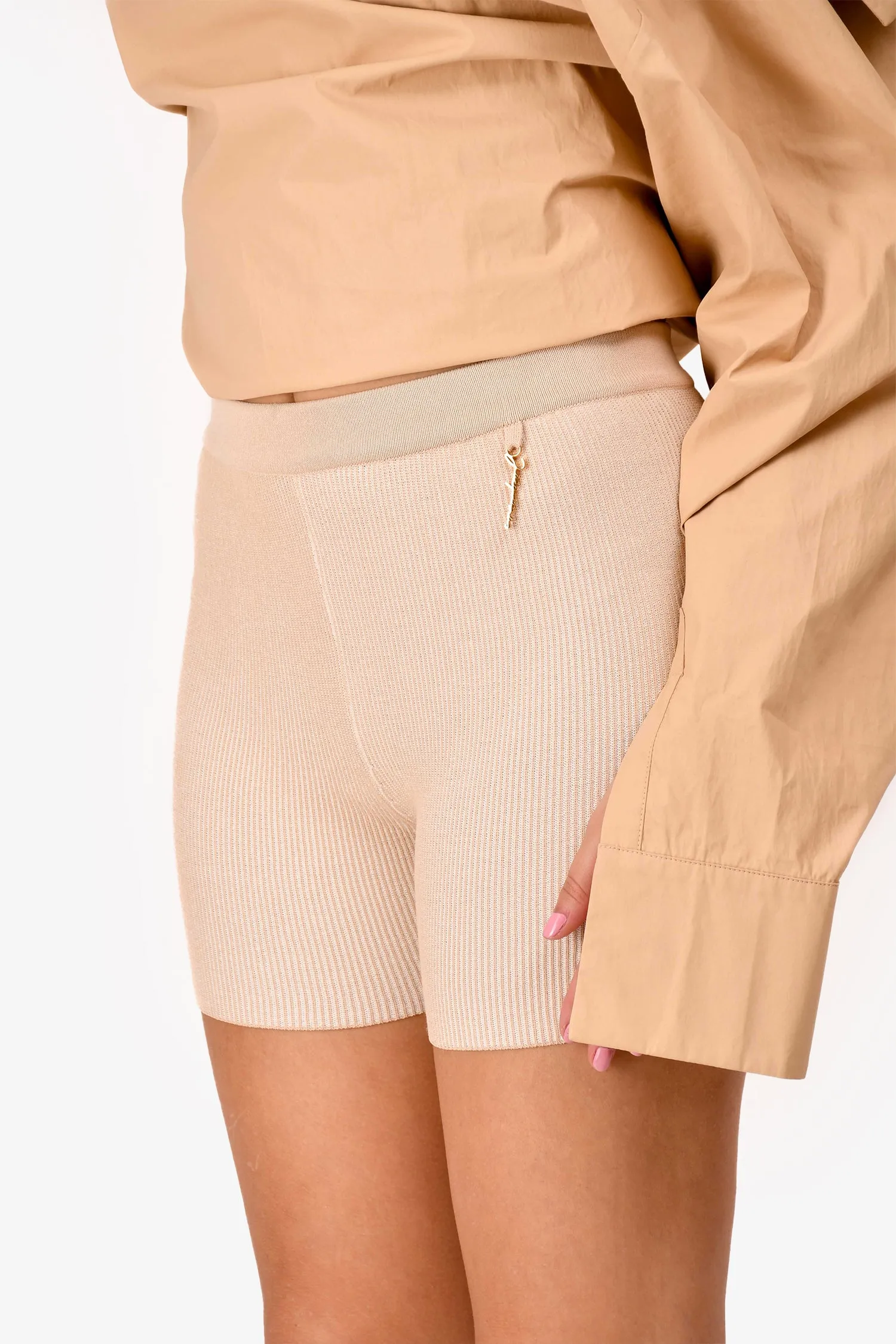 Jacquemus Beige Ribbed Knit Le Short Pralu Logo Charm Shorts Size 36
