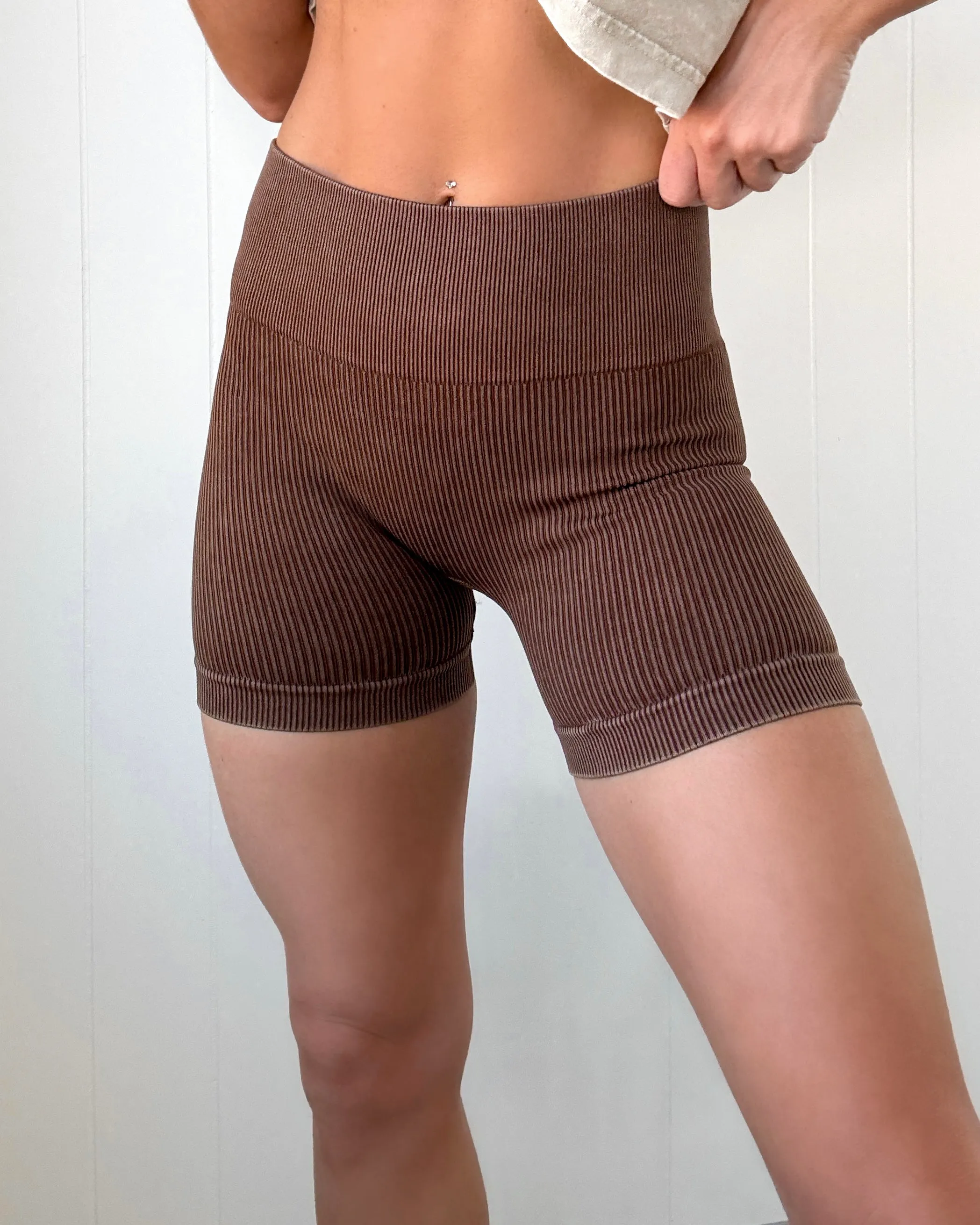 Maverick Mineral Washed Biker Shorts - Chocolate