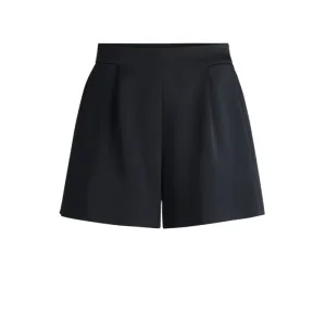 Relaxed-fit shorts with front pleats