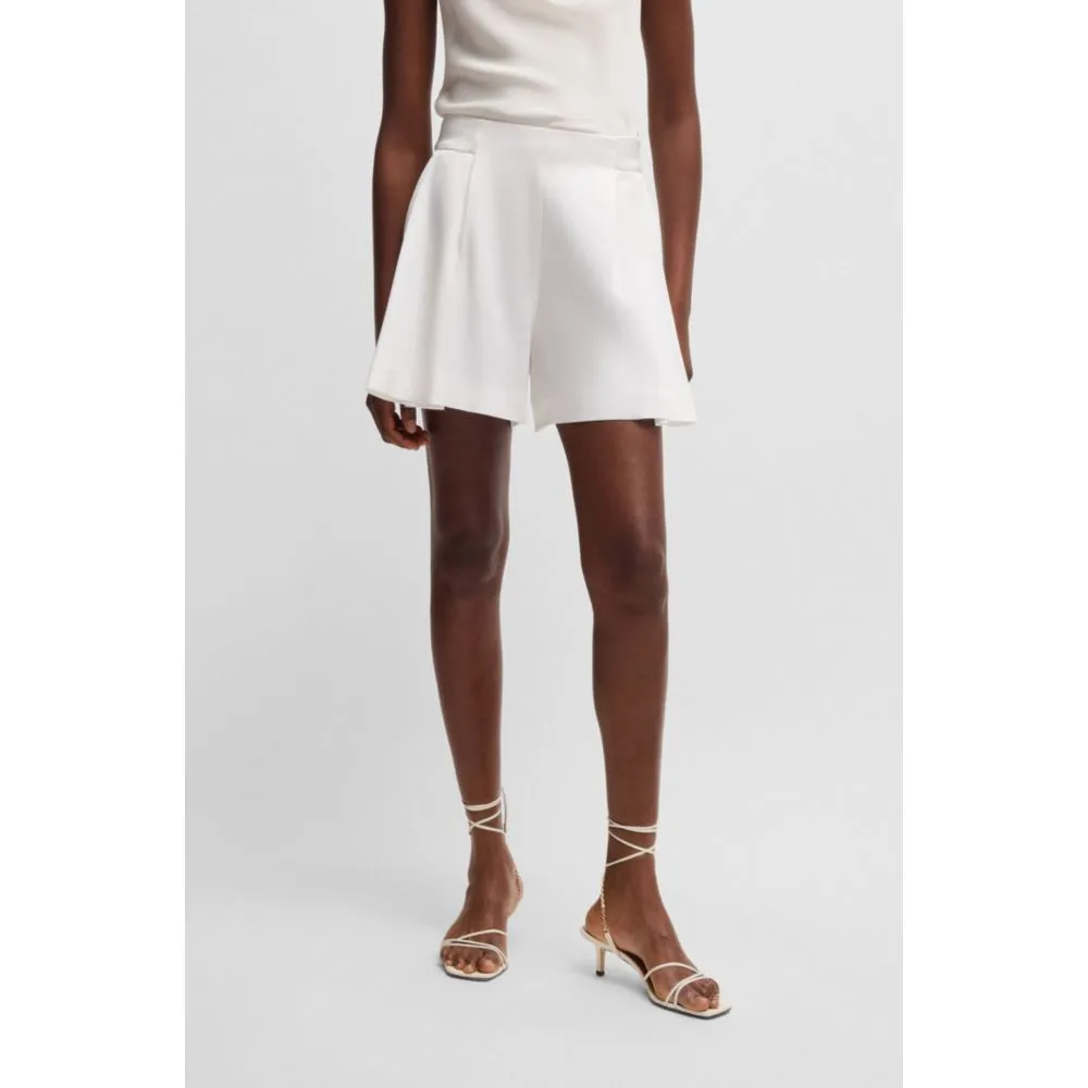 Relaxed-fit shorts with front pleats