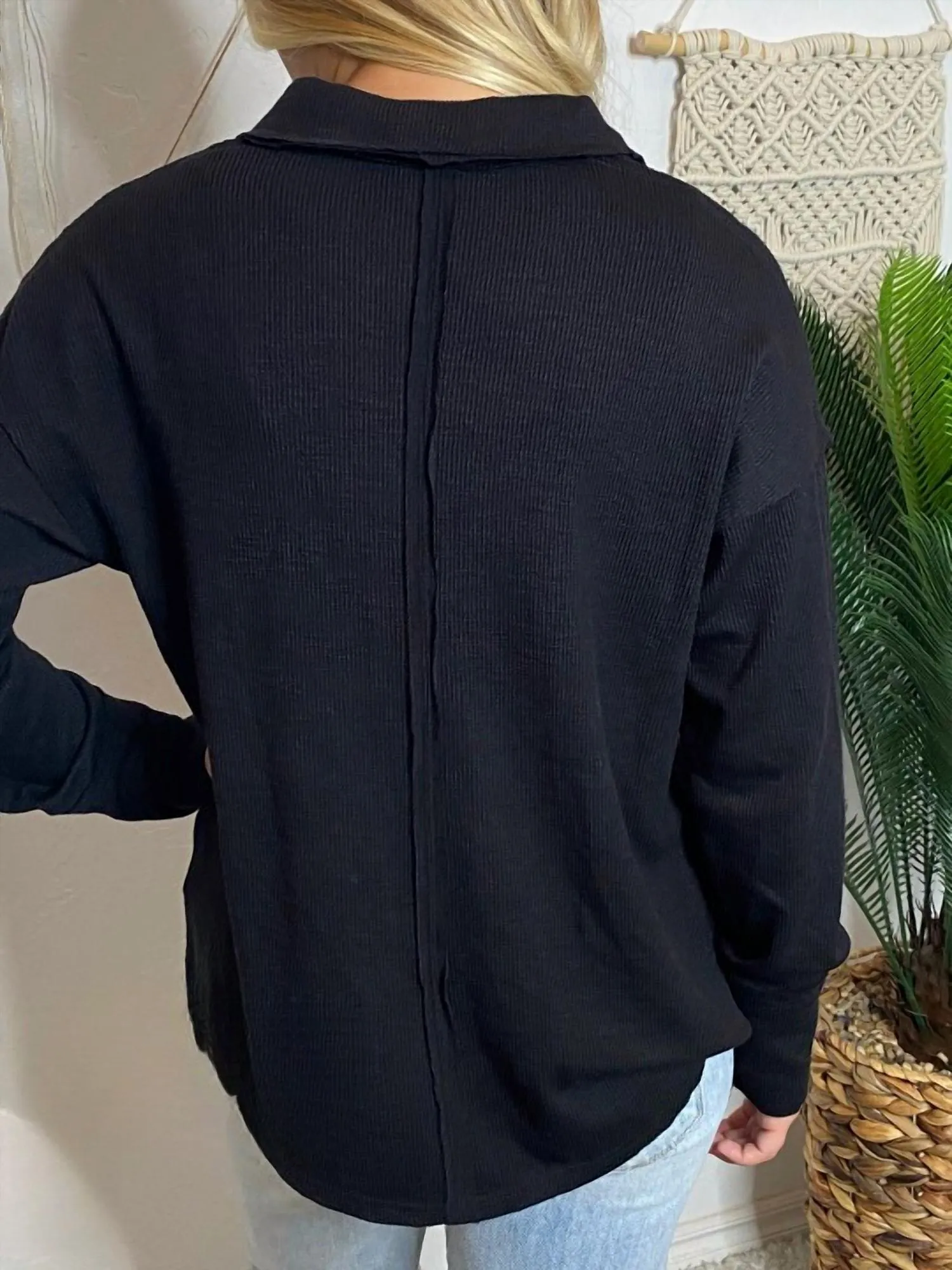 Textured Collared V-Neck Sweater In Black